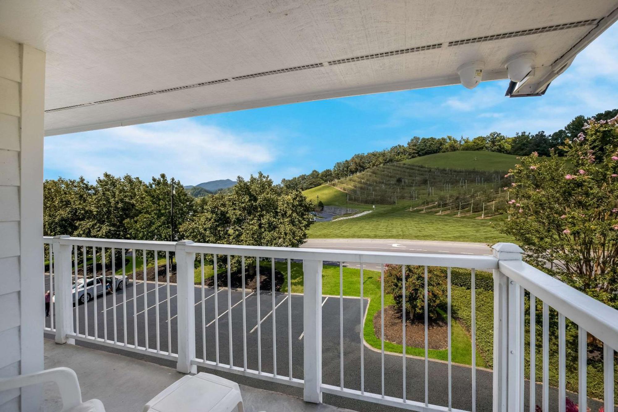 The Inn At Apple Valley, Ascend Hotel Collection Sevierville Exterior photo